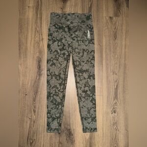 EUC Gymshark Adapt Camo legging
